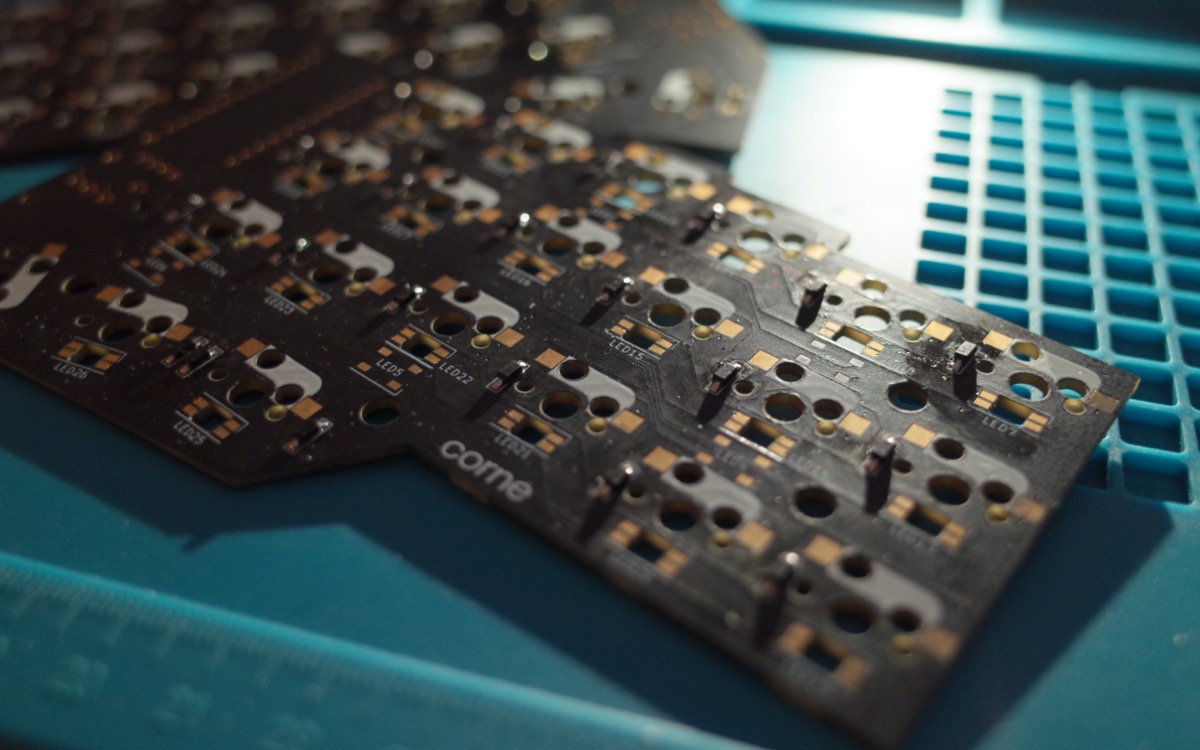 ダイオードを全てつけ終わったPCB