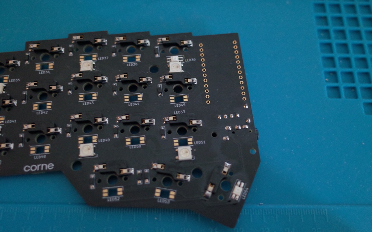 バックライトのLEDを上と下に付けてみた